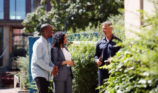 how to become a property manager